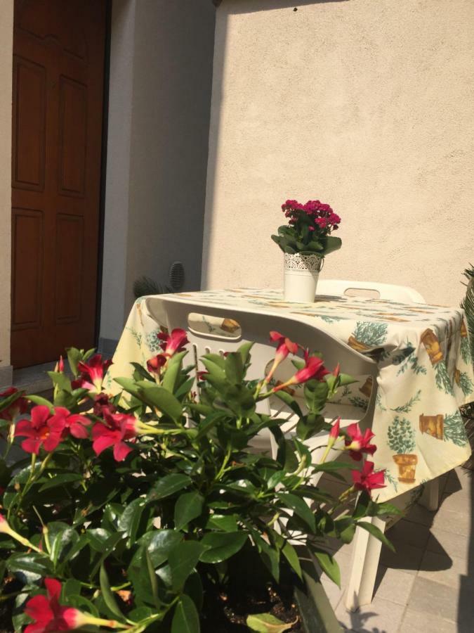 Апартаменты Casa Stefania Манделло-дель-Ларио Экстерьер фото